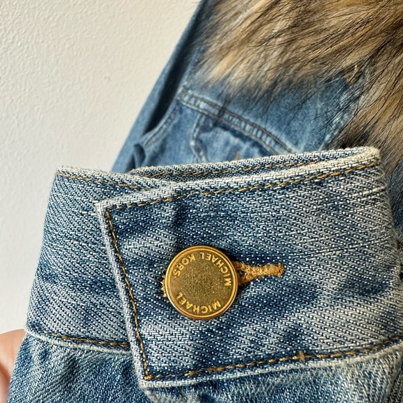 MICHAEL KORS faux fur collared cropped jean jacket - Picture 4 of 8